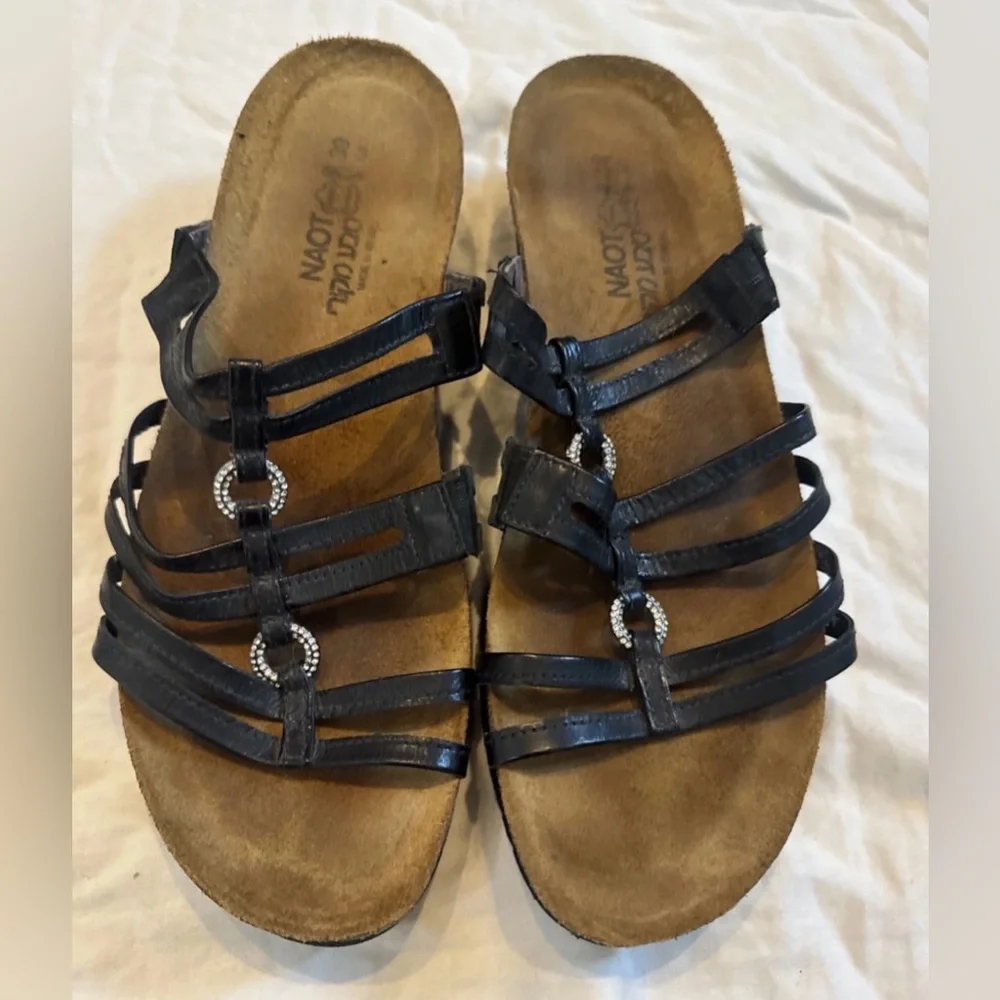 Naot Womens 8 Metallic Strappy Leather Sandals Size 39 Rhinestone rings Black